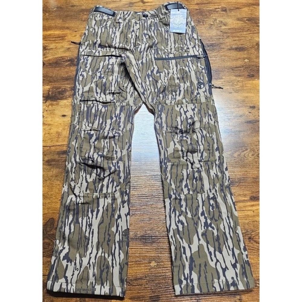 Born Primitive Outdoor Men's 30x30‎ Short Mossy Oak Camouflage Frontier Pant NWT